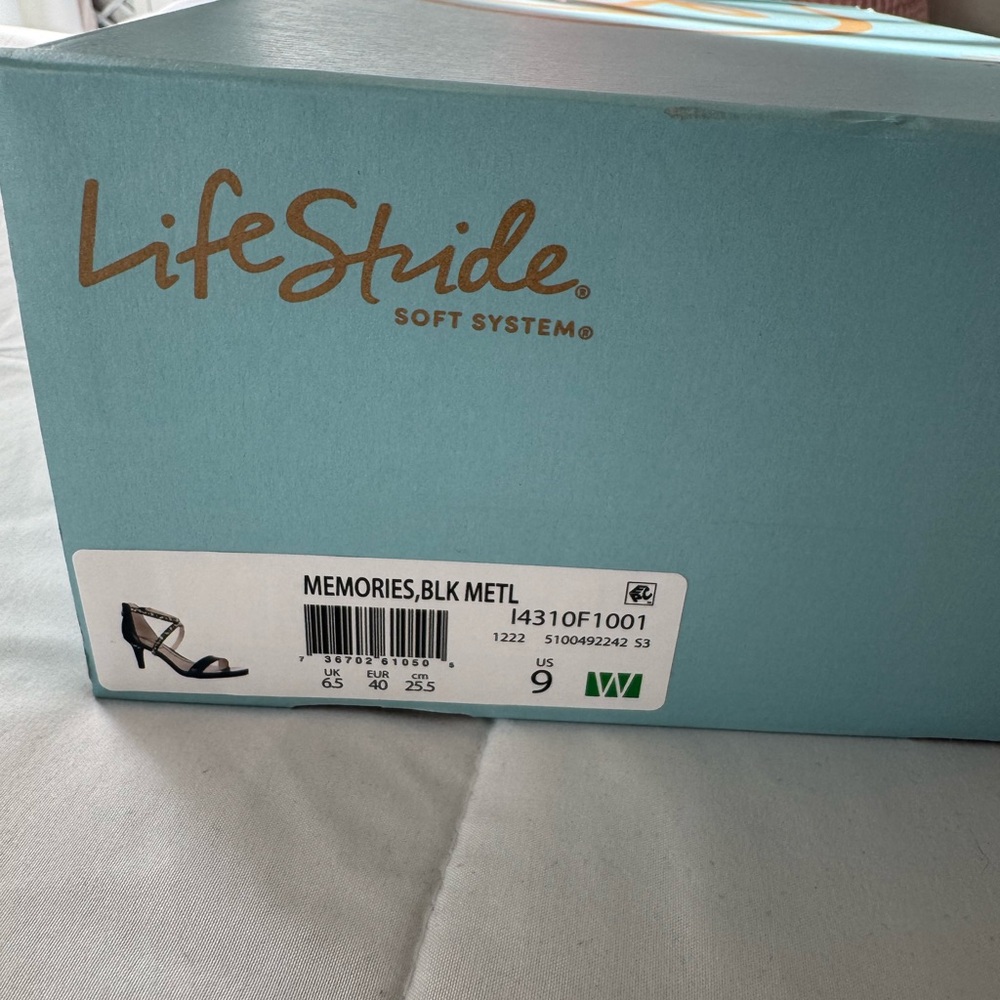 LifeStride Black Metallic Sandals